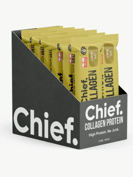 Verkaufsdisplay mit Chief Lemon Tart Collagen Bars – proteinreich, clean label, ideal für den Einzelhandel oder Fitnessstudios.